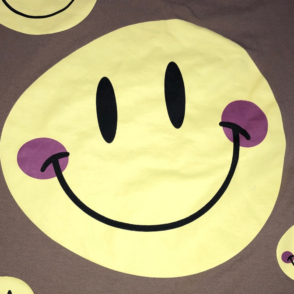 Easel Brown Short Sleeve Tee with Yellow Smiley Print - Picture 4 of 9